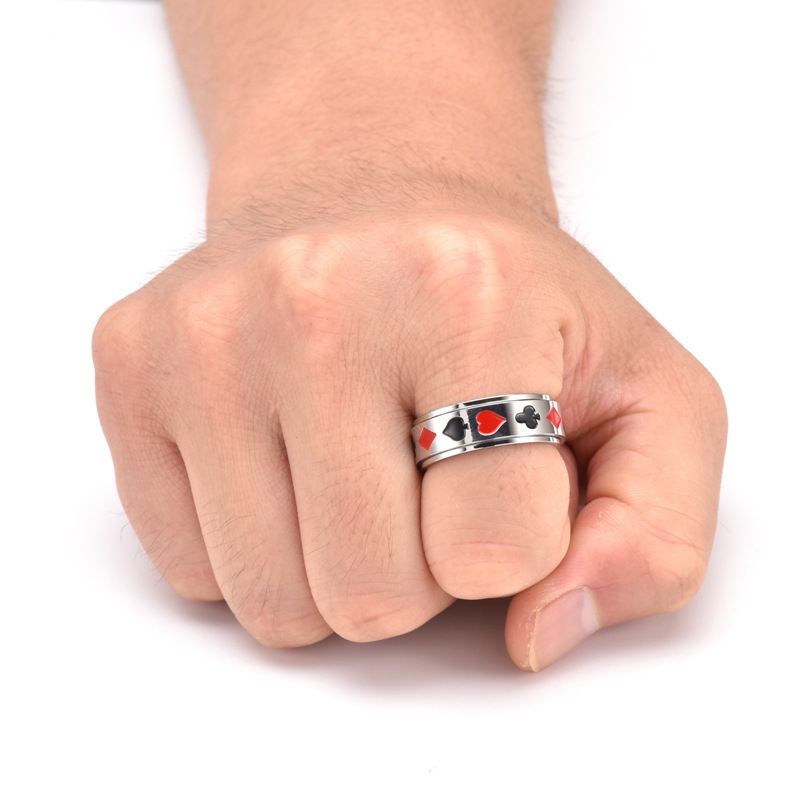 Anello da uomo alla moda in acciaio al titanio con carte da gioco, girevole, personalità, anello quadrato con trasferimento di prugna nera e rossa_voghion.com