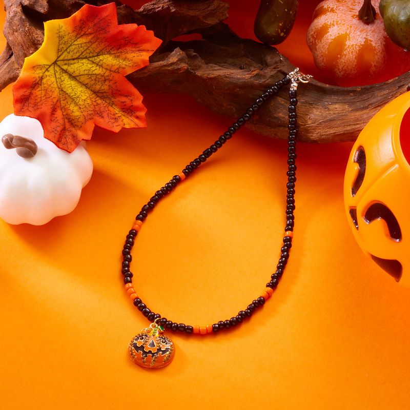 Collana di perline di miglio all'ingrosso, accessori di Halloween in stile gotico scuro europeo e americano, collana con clavicola, zucca, gatto e ragno per le donne_voghion.com
