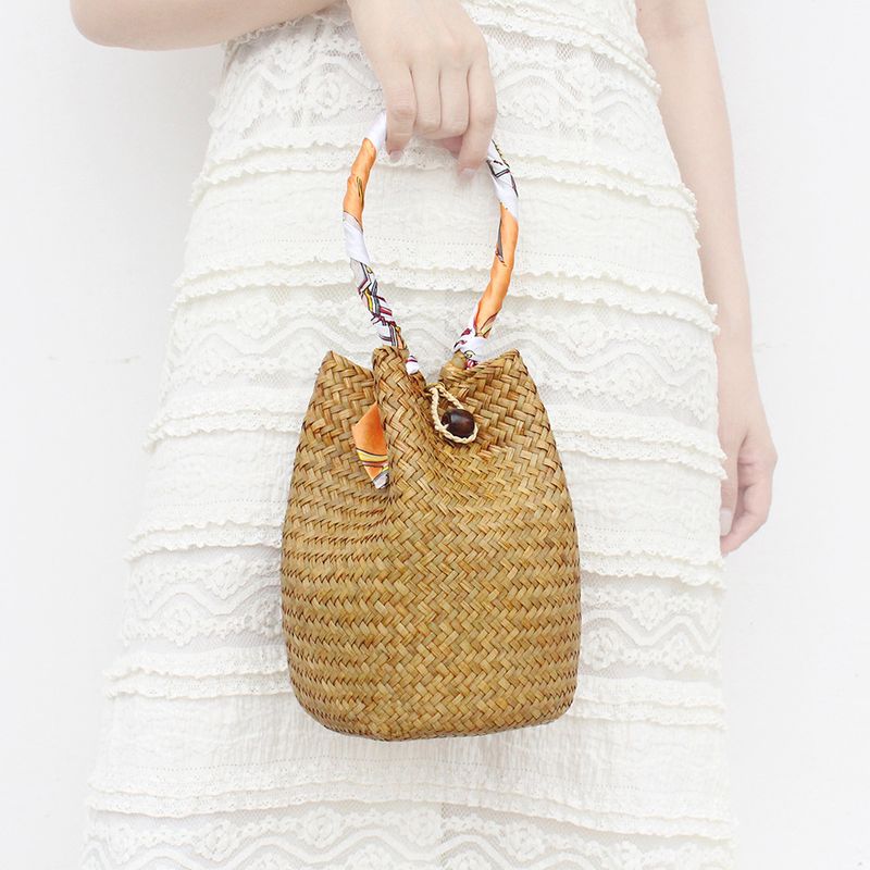 Spinning Bucket Bag, Französische Schultertasche aus Stroh mit Quaste, Strandurlaub Damentasche_voghion.com