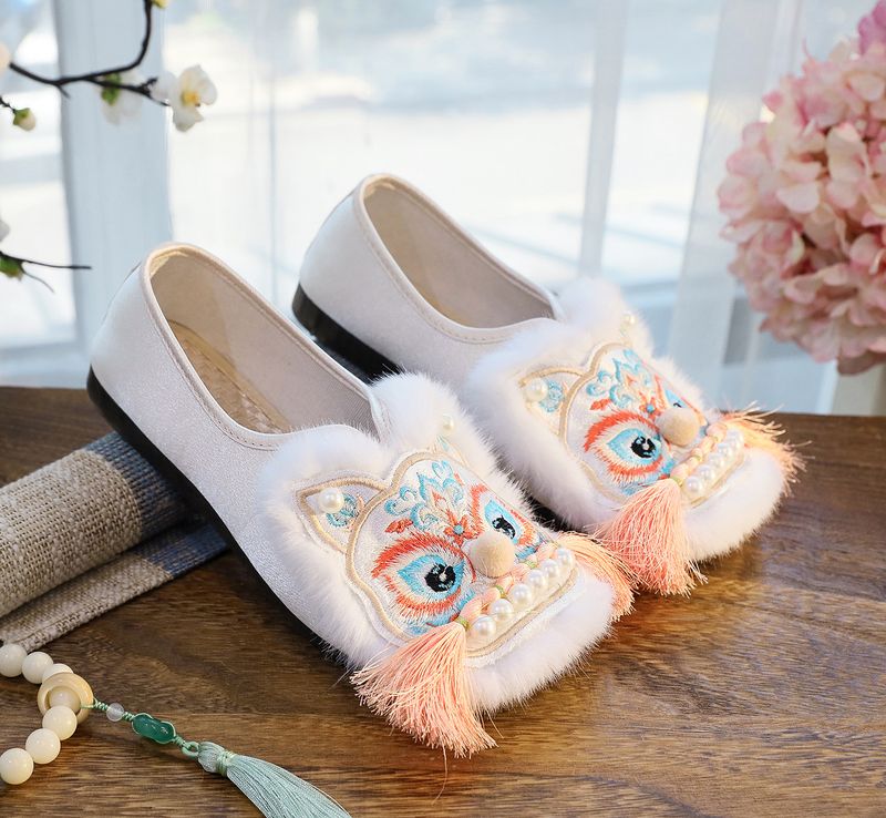 ShoeGlobe 2025 Neue flache Schuhe im chinesischen Stil, Retro-Ethno-Design, bestickt mit Tigerkopf-Motiv für Damen_voghion.com