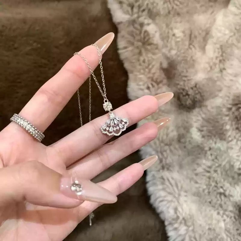 Zircon Fan-shaped Ginkgo Leaf Pendant Necklace 2025 New Item, Niche Versatile, Collarbone Chain, Light And_voghion.com