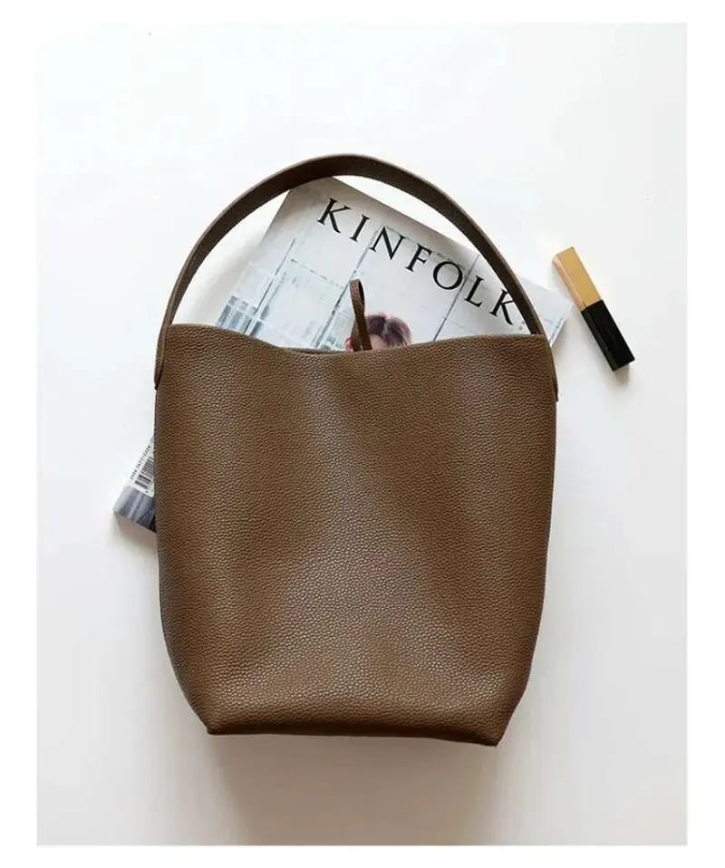Designer 2025 Hot Sale Marca Feminina Moda Feminina Casual Couro Ombro Macio Axilas Pacote Feminino Bolsa Tote Balde Bolsa de Mão_voghion.com