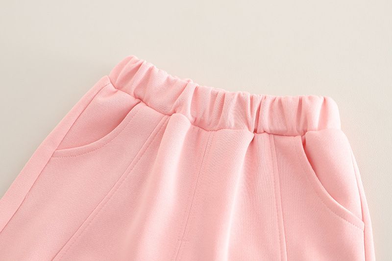 Abbigliamento per bambine primavera 2025, alla moda e versatile. Completo due pezzi con cappuccio a maniche lunghe e motivo cartoon._voghion.com