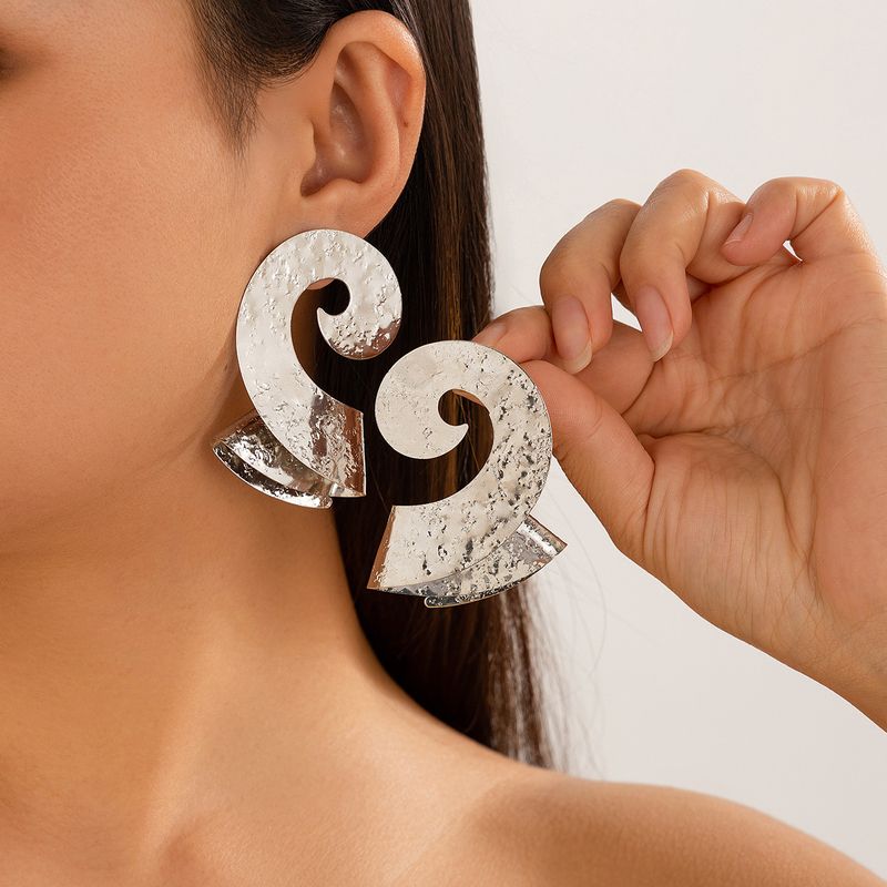 Personality metal geometric texture hollow earrings female irregular twisted glossy earrings earrings_voghion.com