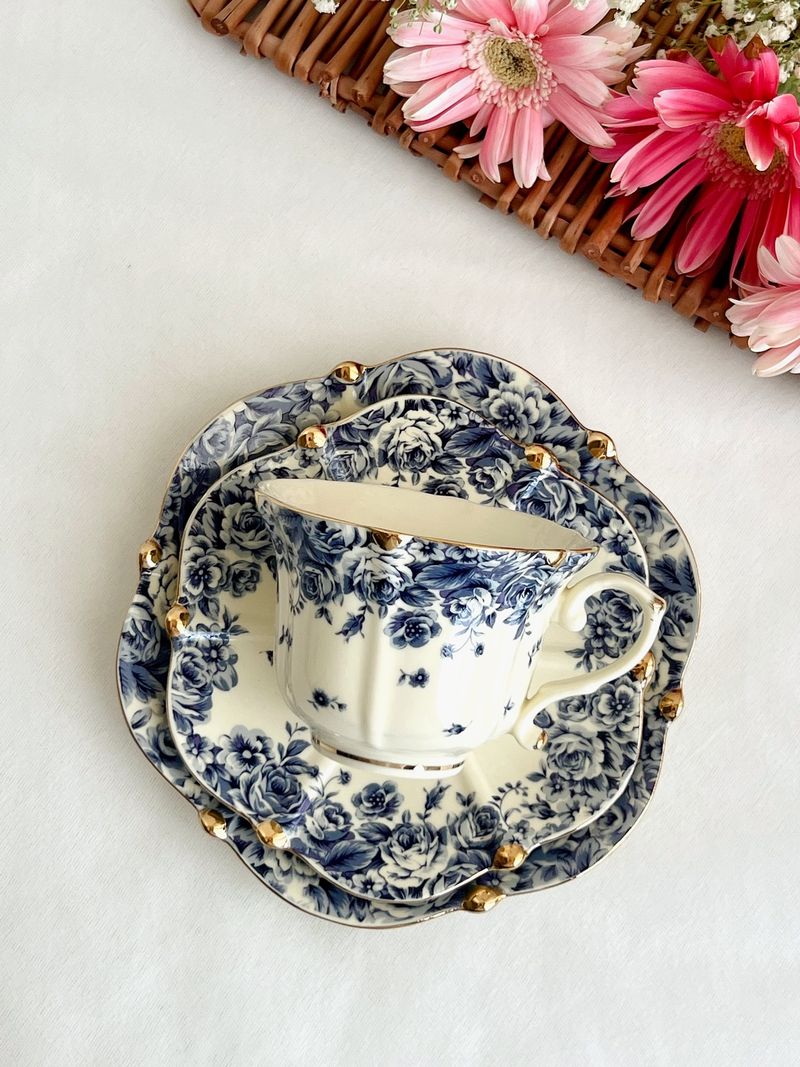 Atemberaubende Kaffeetasse aus Keramik im Palaststil, cremegelber Boden mit blauer Blume, 250 ml_voghion.com