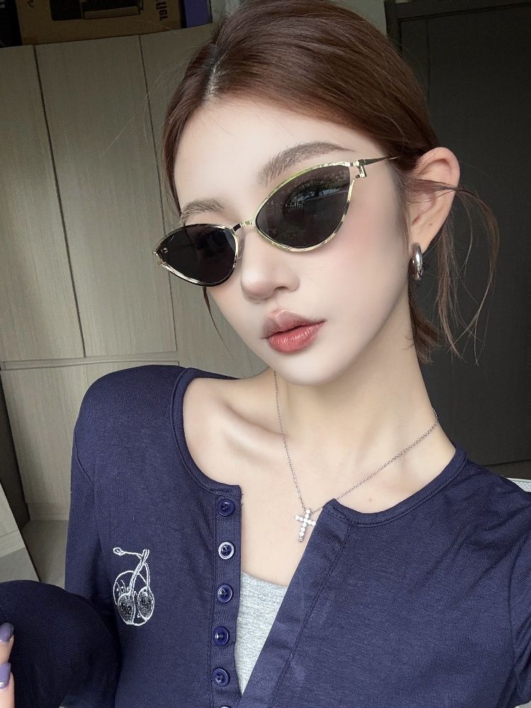 LazyZoom Retro Europe America Sexy Style Cat Eye Phnom Penh Cut Out Fancy Square And Round Face Sunglasses For A Slim Look Metal_voghion.com