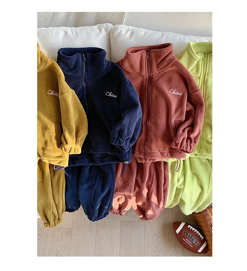 Ropa infantil 2025. Nuevos trajes de terciopelo para niños y niñas. Trajes de dos piezas de otoño e invierno para bebés, ideales para abrigarse y usar al aire libre._voghion.com