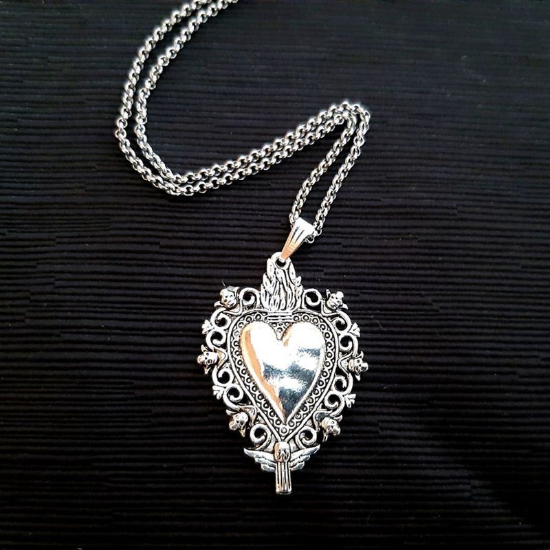 Kolyeler Gotik kalp şeklinde kolye_voghion.com