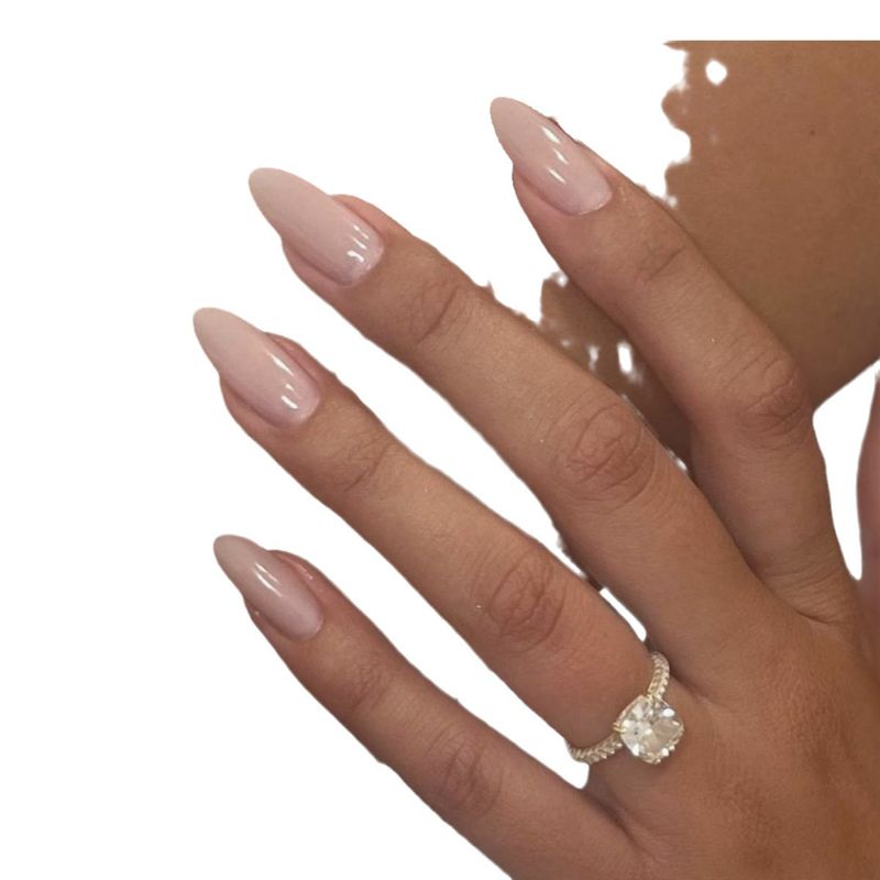 Perlemandel iført lang nøgen pink spids negleplade Tryk på negle_voghion.com