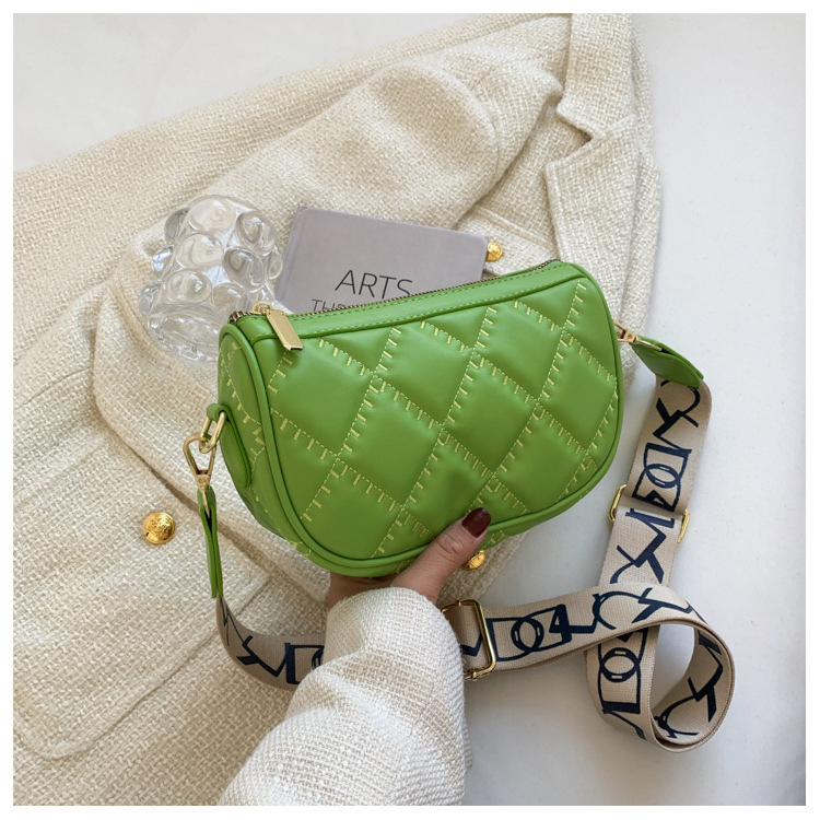 Damentaschen Neu 2023 Frischer Stickgarn-Trend Damentaschen Aolid-Farbdiamanttasche Damen breiter Schultergurt Nischensatteltasche_voghion.com