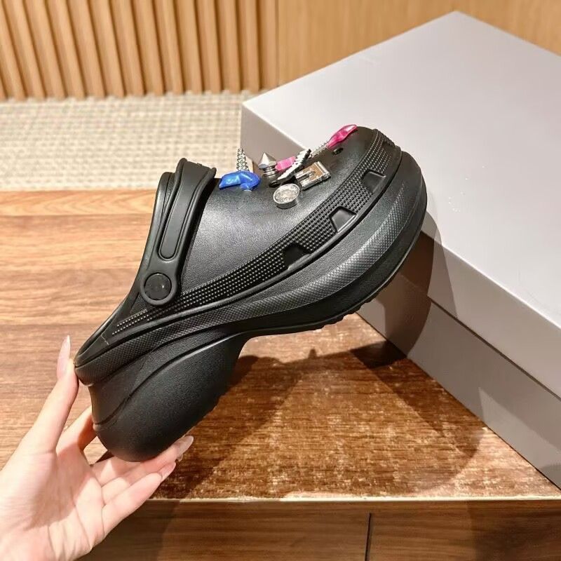 Beach Versatile Fashion Hole Casual Summer Shoes 2025 Sandals Thick Sole Women's Wedge Heel_voghion.com