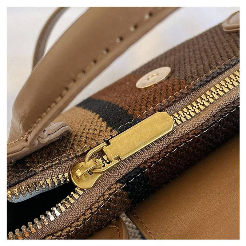 Die neue tragbare Knödeltasche Trendlinie von hochwertigen Stoffstreifen Single-Shoulder Crossbody Bag_voghion.com