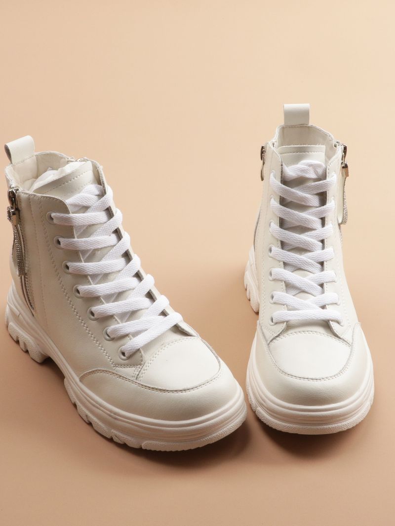 Lacci per scarpe bianchi in poliestere a trama semplice, lacci per scarpe da ginnastica bianchi piatti e colorati_voghion.com