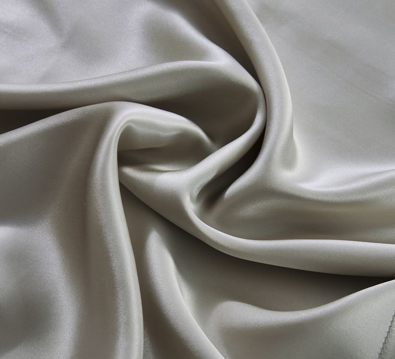 100% jedwabna tkanina Crepe De Chine - szerokość 114 cm, miękka i lśniąca, idealna na piżamy, cheongsam i poszewki na poduszki_voghion.com