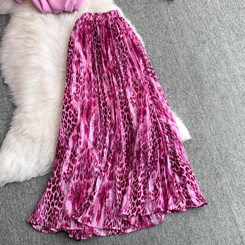 Completo due pezzi da donna con stampa leopardata, aderente, a vita alta, con scollo rotondo, manica a sbuffo, motivo floreale tridimensionale e temperamento retrò_voghion.com