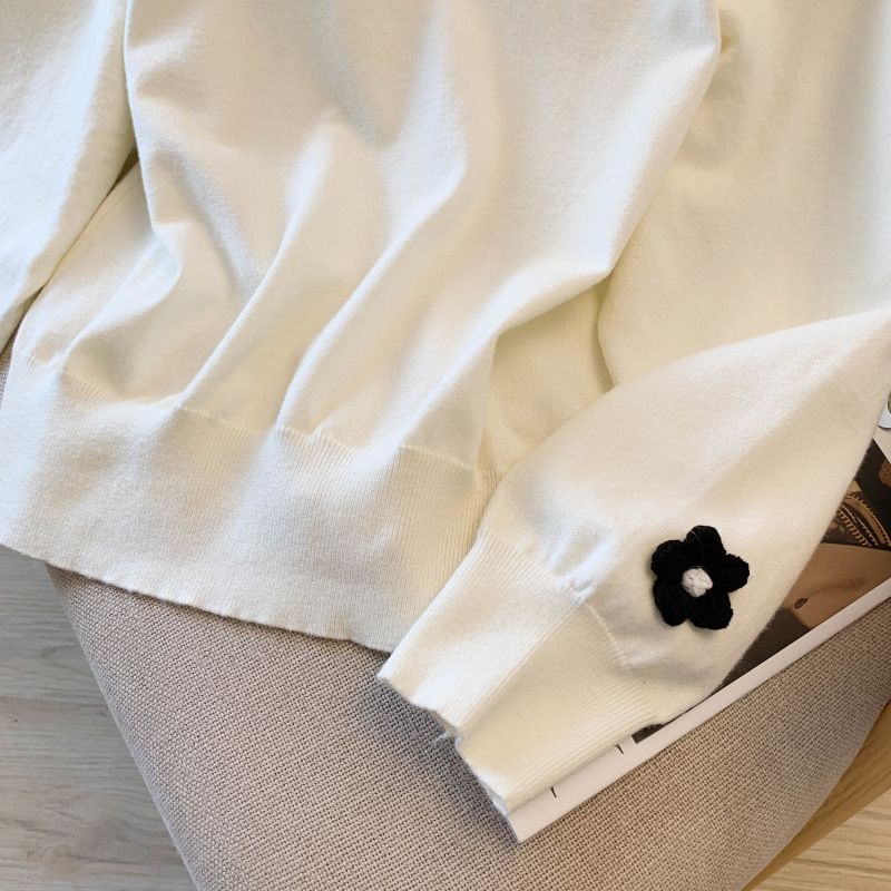 Suéter de tricô floral 3D – Blusa oversized com gola redonda (bege/preto) | Roupa casual texturizada de inspiração coreana_voghion.com