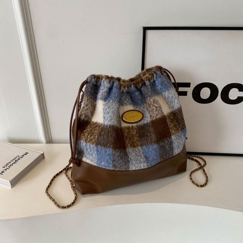 Zaino da donna in lana con catena, capacità grande, autunno e inverno, nuovo a tracolla, popolare, design di nicchia, morbido, sensazione di velluto, secchiello_voghion.com