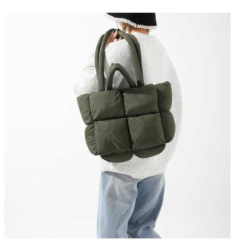 Tote 2024 Herbst/Winter Achselhöhle Plaid Weichschaum gefüllte Baumwollkissentasche Vielseitige Einzelschulter Damenhandtasche_voghion.com