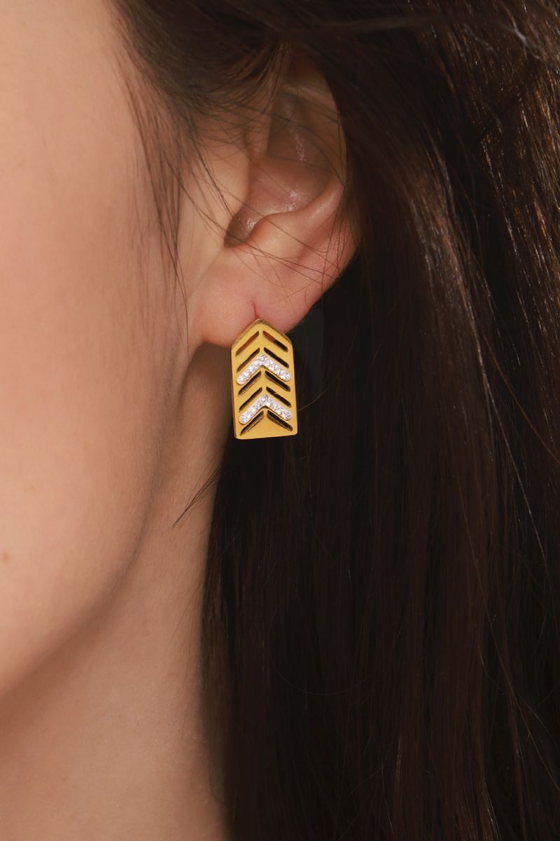 Orecchini Fangtang alla moda e personalizzati con zirconi cavi geometrici intarsiati, realizzati in acciaio inossidabile che non sbiadiscono e hanno un aspetto di alta qualità._voghion.com