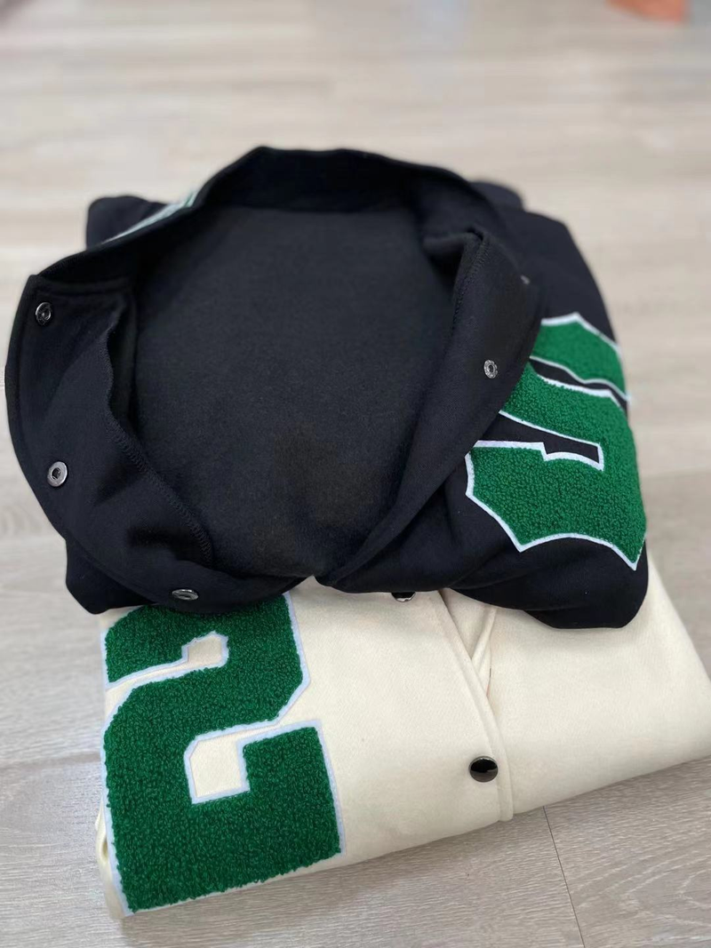 Chaqueta de béisbol engrosada de lana con letras para mujer_voghion.com