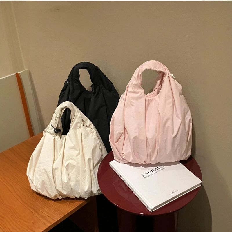 COS Plissee Schulter Rosa 2025 Frühjahr Neue Nylon Tasche Für Frauen Große Kapazität Magnetische Handtasche_voghion.com