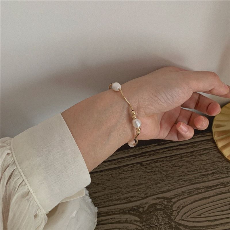 Braccialetto di tendenza con perle di Denise French Girl, fatto a mano, stile fresco per le donne, design di nicchia, moda americana_voghion.com