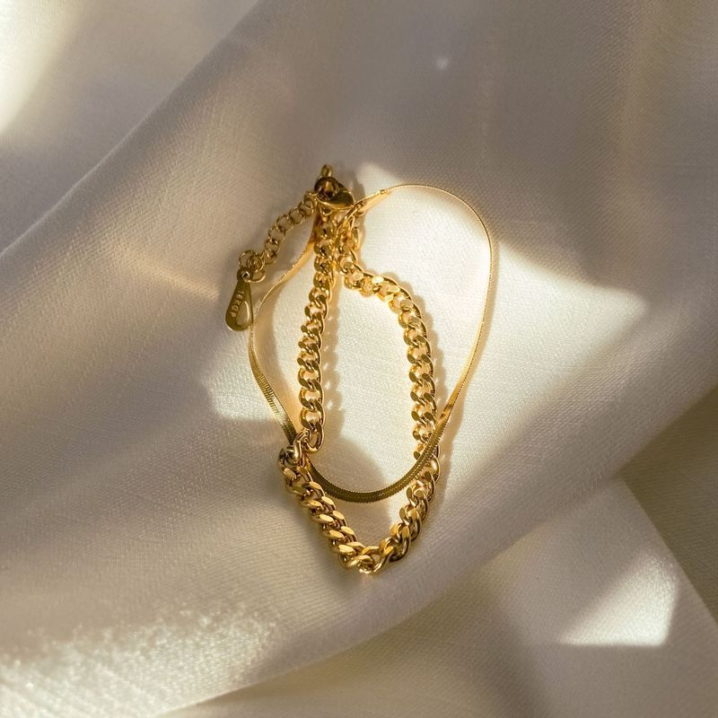 Das gleiche doppellagige kubanische flache Schlangenkettenarmband aus 304er Edelstahl mit Titanstahl von Internet-Berühmtheit_voghion.com