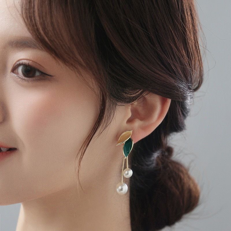 Pearl Tassel Niche Design Sense Elegant Light Luxury Style Leaf Stud Earrings Mosquito Coil Plate Non-pierced Ear Clips_voghion.com