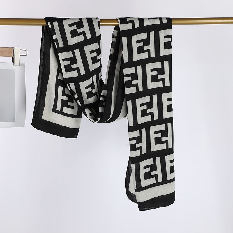 Neues unregelmäßiges, schlichtes, geometrisches Buchstaben-Modisches Design, quadratischer langer Schal für Damen, Reise-Outfit_voghion.com