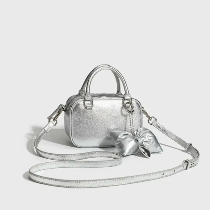 Designer 2025 Small Square Mini Exquisite Minority Clutches All-Match Daily Sweet Simple Handbags Soft Commuter_voghion.com