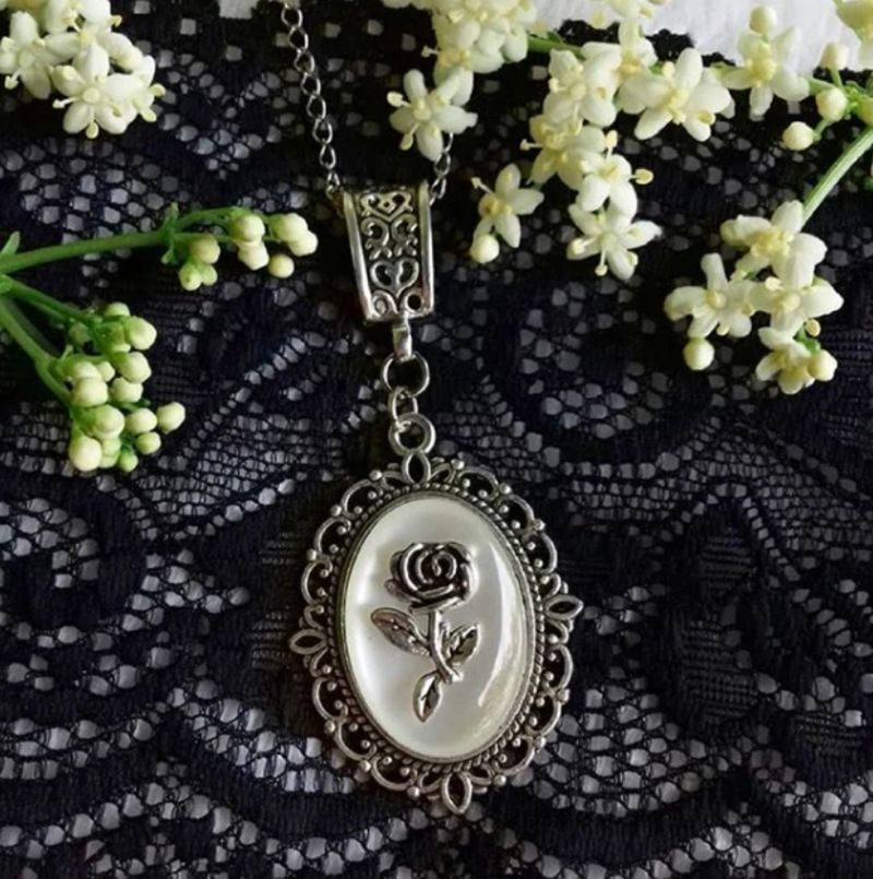 Necklaces Gothic rose sweater necklace_voghion.com