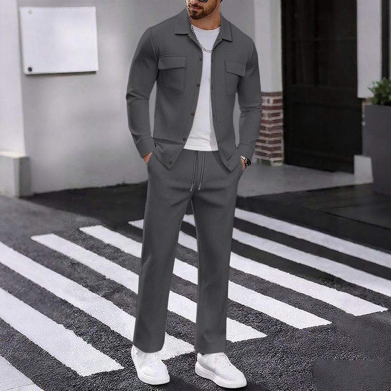 Conjunto de traje informal de pana para hombre: camisa abotonada de color liso con dos bolsillos y pantalón largo a juego._voghion.com