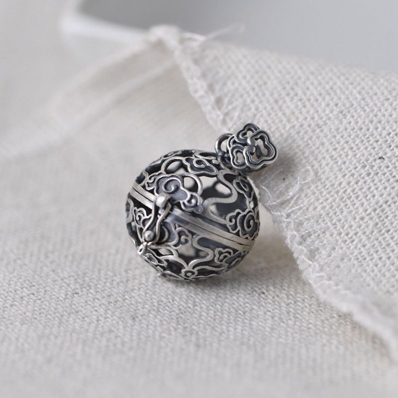 Ciondolo a forma di palla in argento vintage artigianale_voghion.com