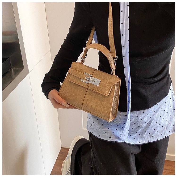 2025 neue einfache Retro-Damentasche Mode lässig Handheld Crossbody kleine quadratische Tasche Pendlertasche_voghion.com