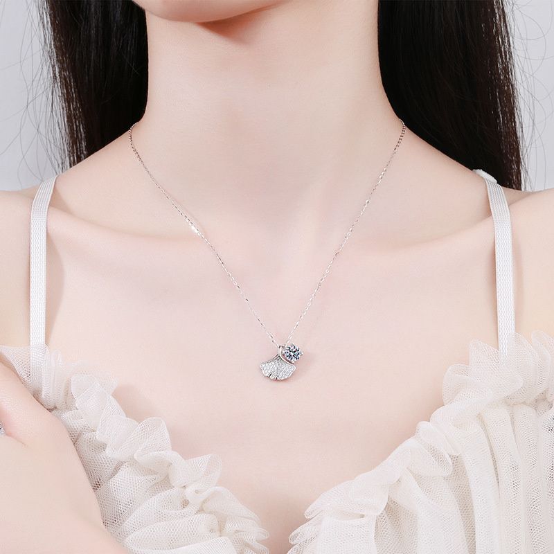 Ciondolo in moissanite verde a forma di foglia di ginkgo da 1,0 ct, da donna, in argento, regalo per Natale e San Valentino_voghion.com