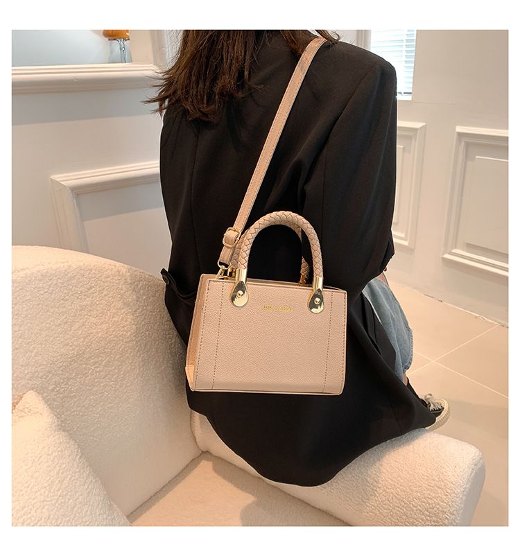 2024 Sommer Neue Mode Weben Handtasche Einzelne Schulter Crossbody Kleine Quadratische Damentasche Mischreihe_voghion.com
