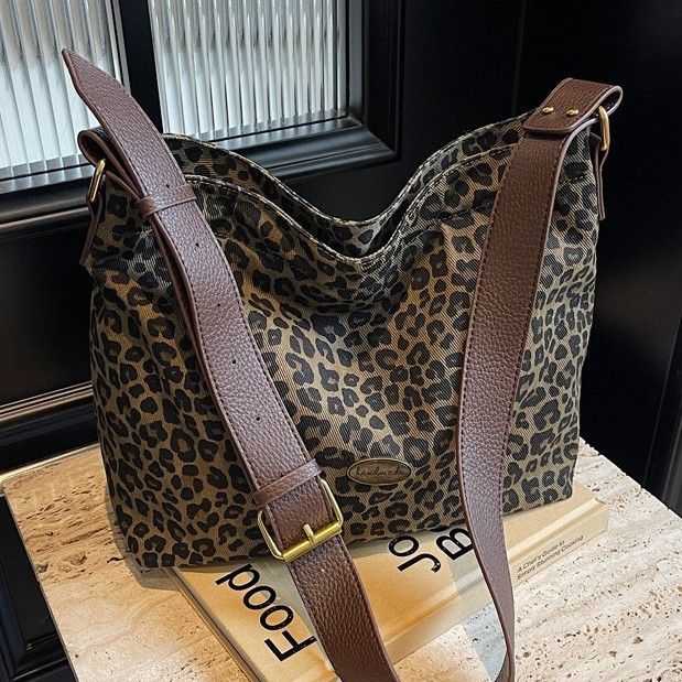 Leopard Print Mommy 2024 Autumn Winter Large Capacity Commuter Crossbody Canvas Tote Casual Single Shoulder Women's Bag_voghion.com