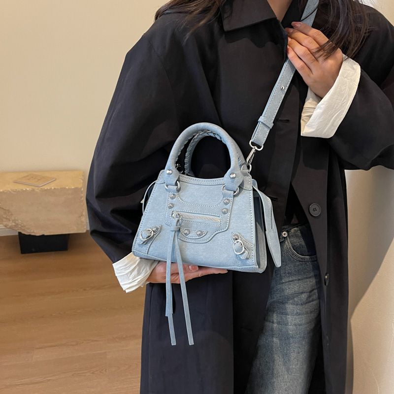 Beibei Shangpin 2023 New Korean Chic Fashion Simple Rivet Motorcycle Handheld One Shoulder Diagonal Cross Tidal Women's_voghion.com