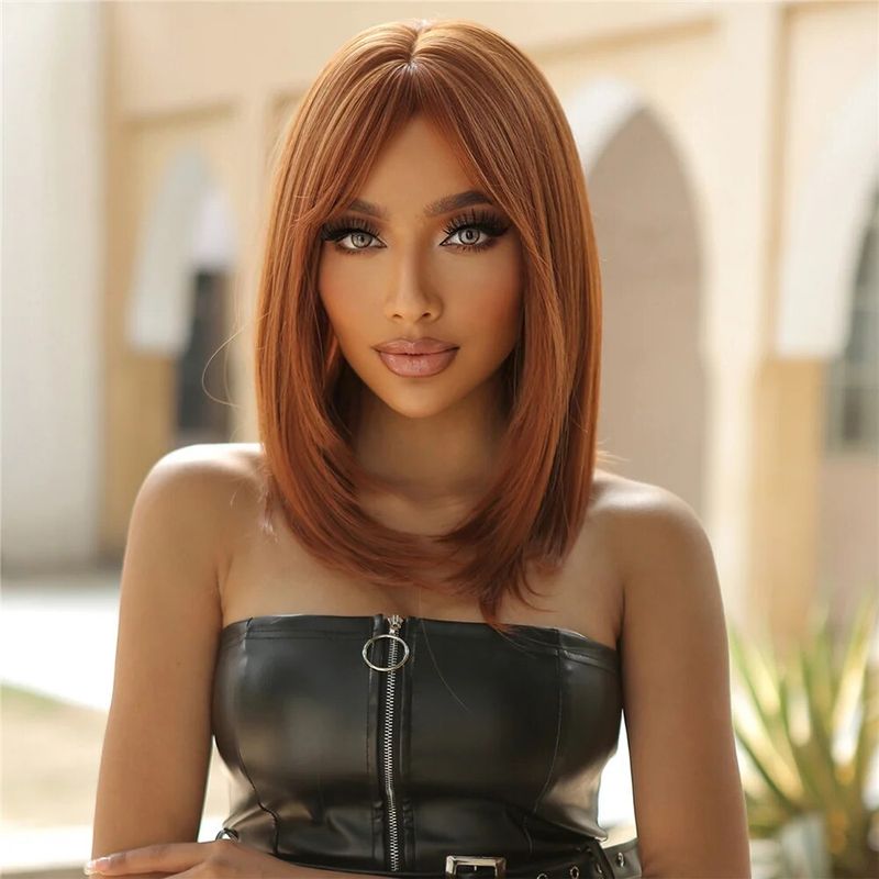 Parrucche sintetiche lisce di media lunghezza Parrucca di capelli naturali color rame e zenzero con frangia per donne Parrucca Bob per cosplay quotidiani Resistente al calore_voghion.com