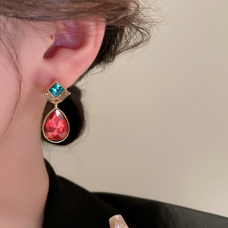 Geometrisches Wassertropfen-Halsketten-Ohrring-Set im Designer-Stil, Retro-Schlangenknochenkette im Palaststil, mittelalterlicher High-End-Schmuck_voghion.com