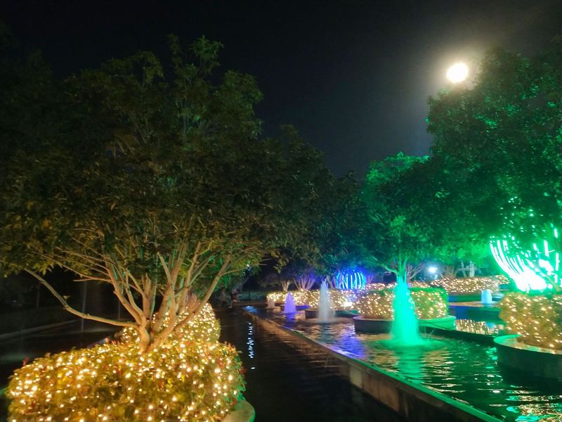 Cadena de luces LED solares con cielo estrellado decorativo para Navidad, iluminación navideña con ambiente festivo y luz impermeable para exteriores, luz desnuda_voghion.com