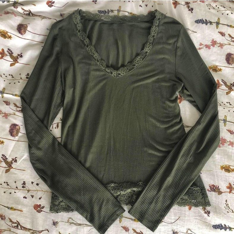 Nieuw effenkleurig T-shirt met kanten kraag en zoom voor dames_voghion.com