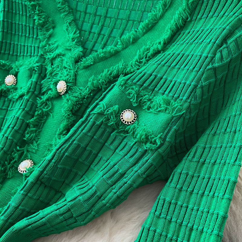 Robe élégante en maille à col en V et boutons métalliques qui définissent la taille - Robe mi-longue ajustée à ourlet fendu pour femme, indispensable pour la garde-robe d'automne_voghion.com