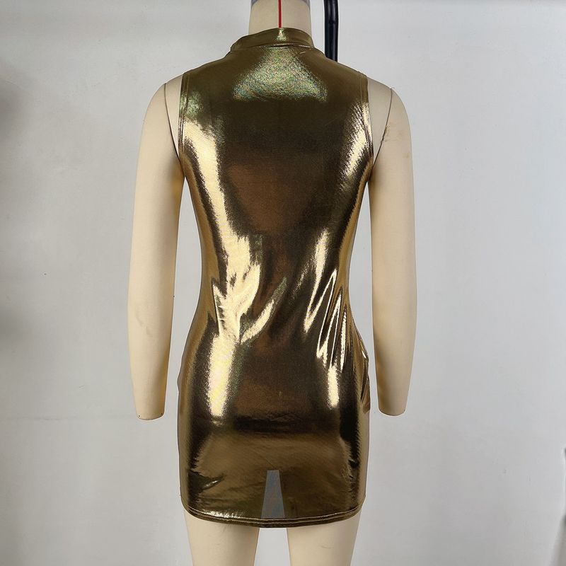 "Ärmelloses Damenkleid aus Kunstleder – Figurbetontes Kleid mit Stehkragen und Goldprägung für Abend und Party"_voghion.com