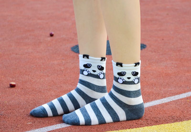 Damensocken, klassische horizontale Streifen, mittlere Röhre, Tier-Cartoon-Stereo-Socken_voghion.com