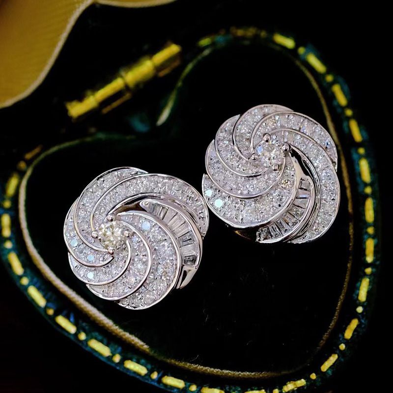 Cao Shi's Elegance And High Quality Zircon Spinning 2024 New Trendy Luxury With Sparkling Diamond Geometry Earrings_voghion.com