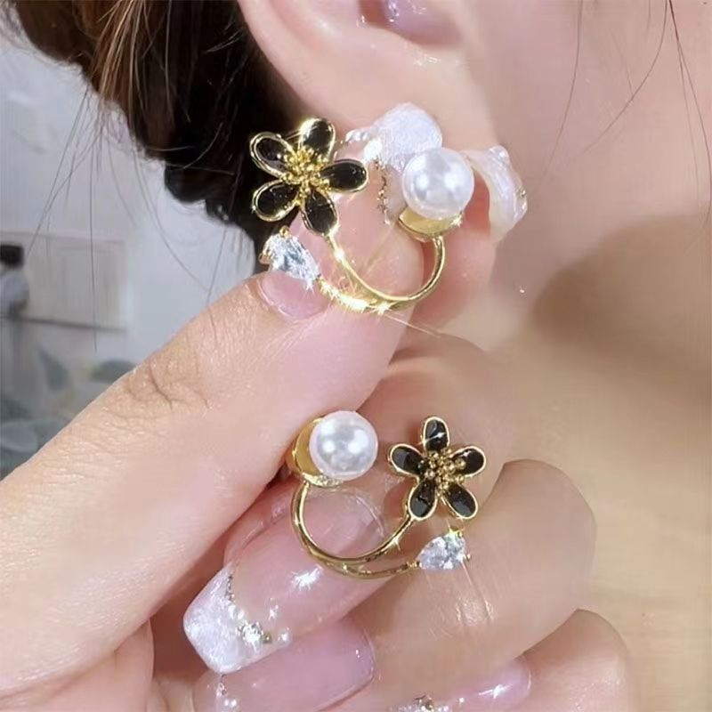 Women's earrings Unique flower pearl earrings for women 2023 new popular earrings niche design light luxury high-end temperament earrings_voghion.com