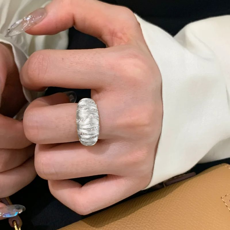Leichter luxuriöser, glänzender Modering für Frauen, stilvolles Design, Diamantmuster-Indx-Fingerring, Geschenk, altes Geld_voghion.com
