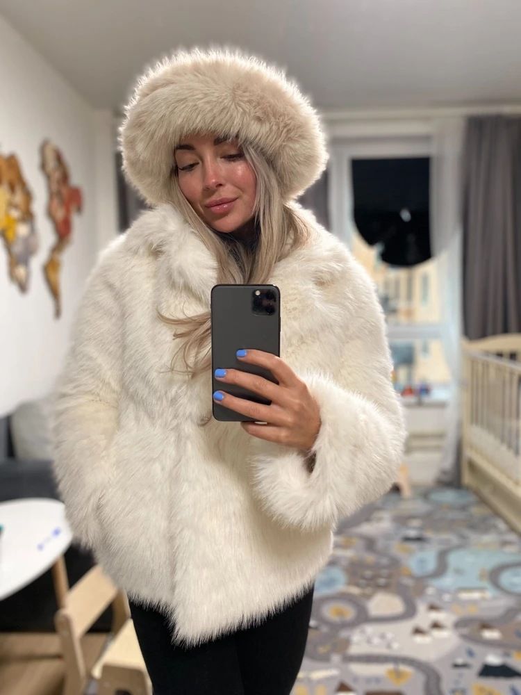 Damenbekleidung, stylischer Kunstpelzmantel für Damen – schmal geschnittene, mittellange Winterjacke mit Taschen, weiche und warme Oberbekleidung in Schwarz und Beige (S/M/L/XL)_voghion.com