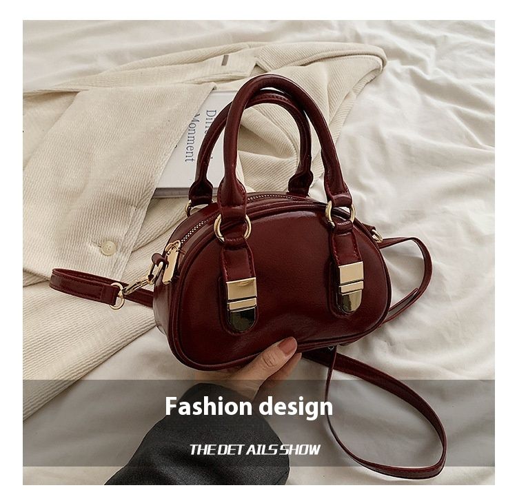 Fashionable Hand-held Bowling Bag For Women 2024 New Item Niche Retro Shell Bag High-end And Versatile Shoulder Bag Crossbody Bag_voghion.com
